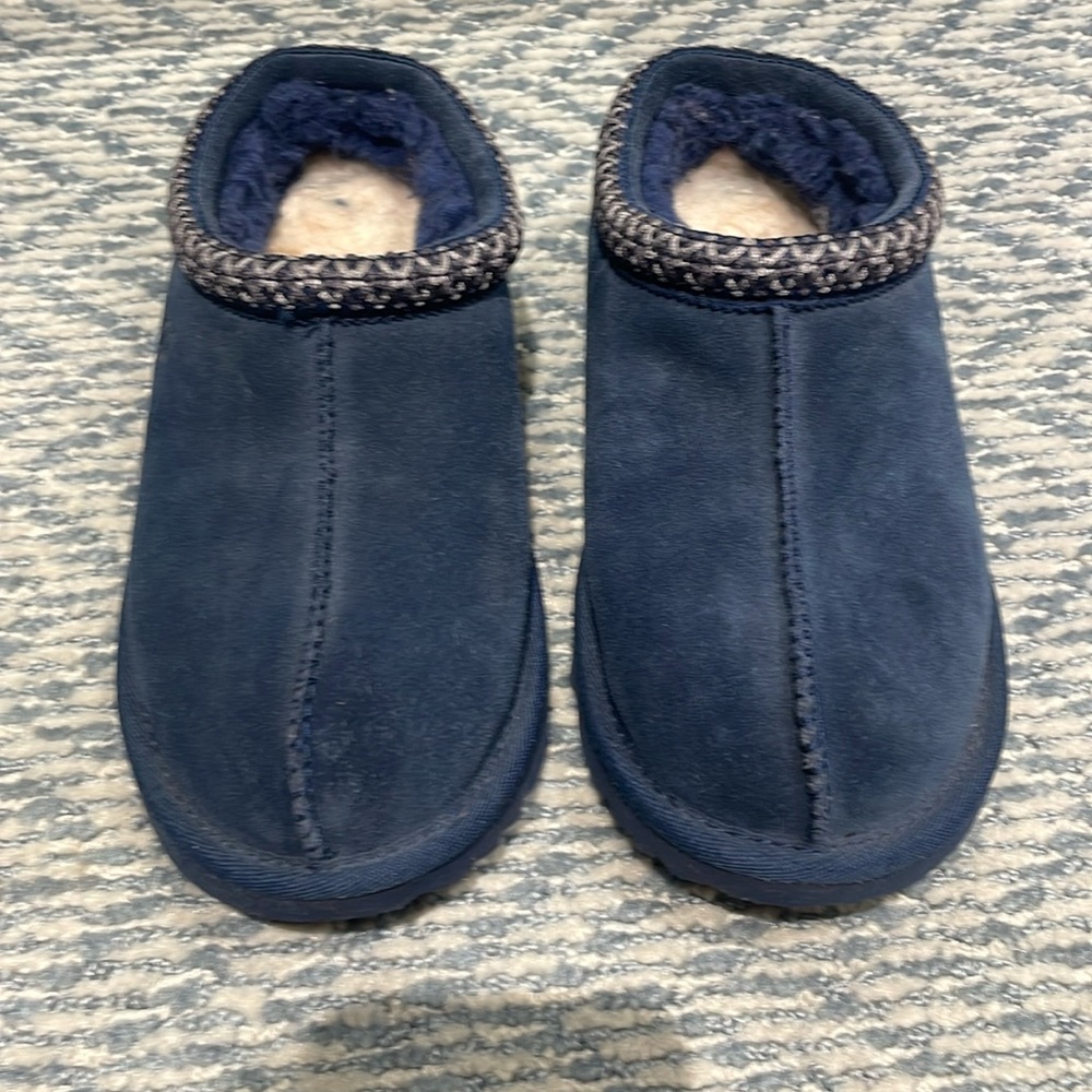 Ugg Kids Tasman II slippers Navy. Size 2. Never worn